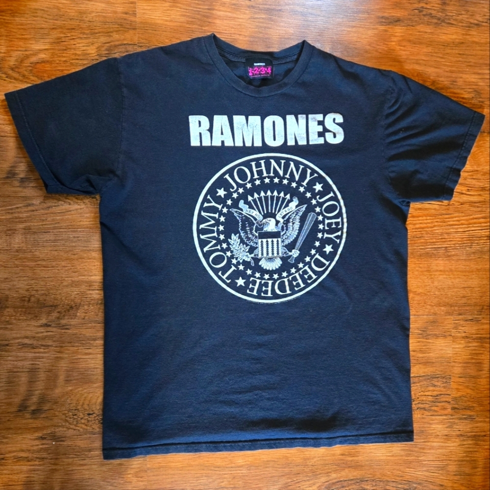 Ramones Logo Shirt 2007 reissue Punk band tee Joey Johnny Dee Dee Tommy Ramone